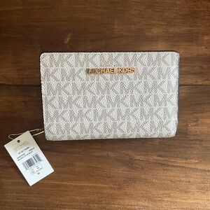 Michael Kors Medium logo wallet